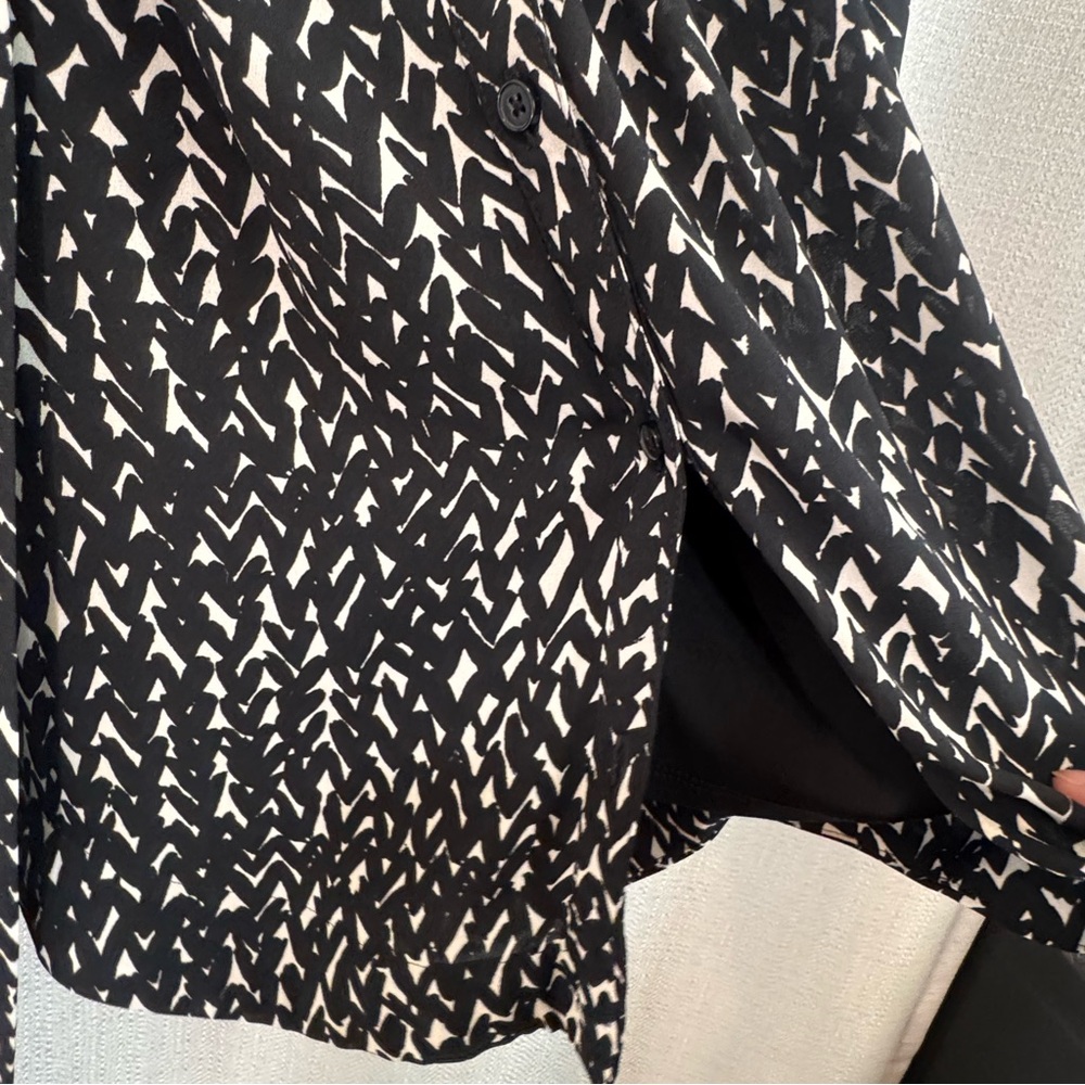 Express black and white zig zag pattern long sleeve midi dress with tie waist - Picture 5 of 6